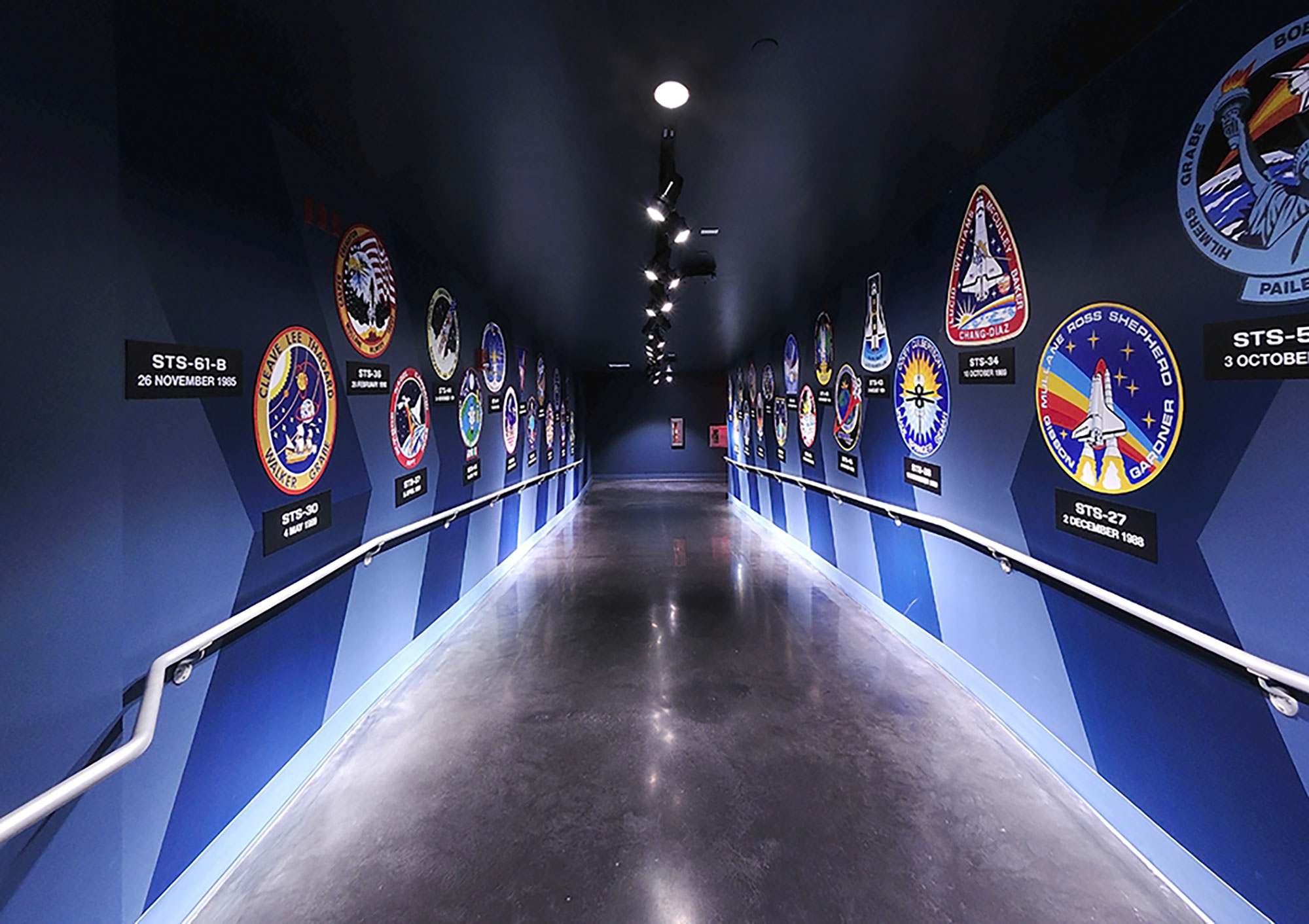 Kennedy Space Center Atlantis (2)